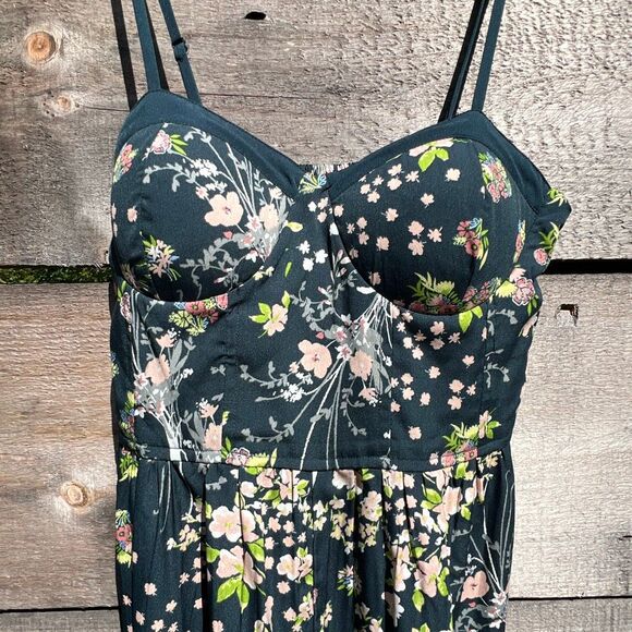 Band of Gypsies Women's Multicolor Sleeveless Wide Leg Floral Jumpsuit - Picture 2 of 8